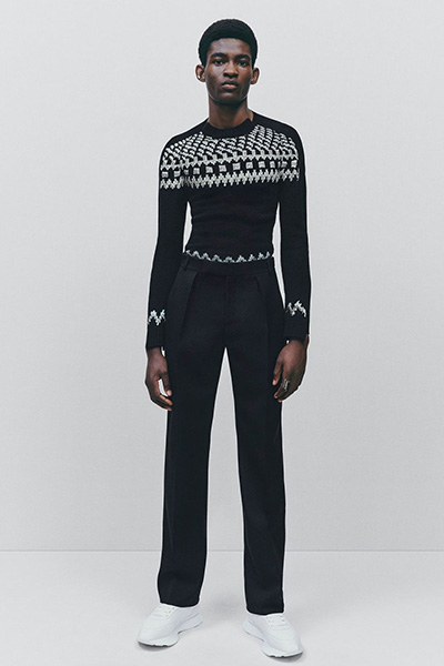 اجعل لكل إطلالة من إطلالاتك قصة مع تشكيلة Alexander McQueen لموسم خريف وشتاء 2022
